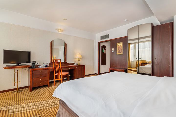 Room 8 of 91