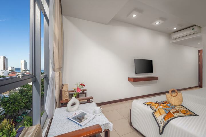Room 10 of 77