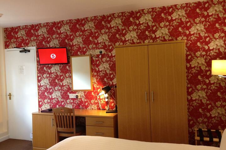 Room 19 of 35