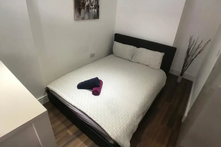 Room 2 of 10