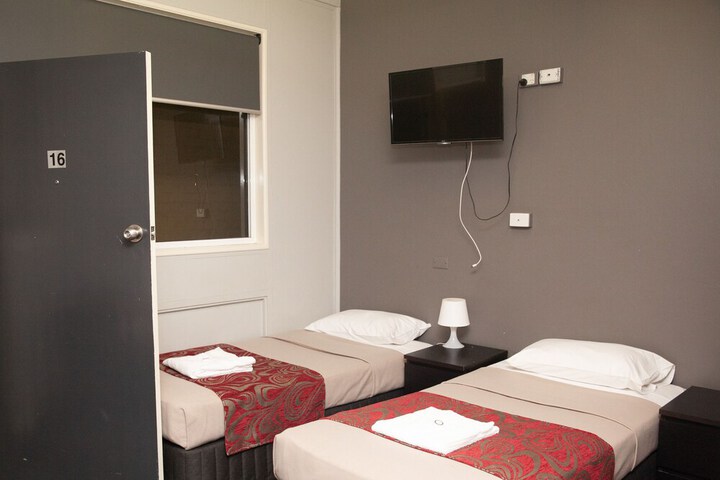 Room 16 of 46