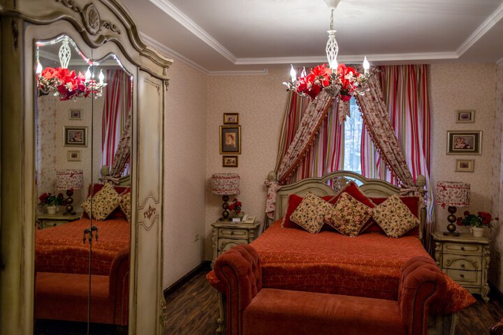 Room 6 of 66