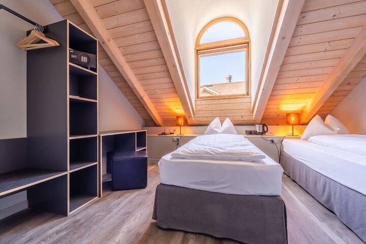 Room 5 of 20