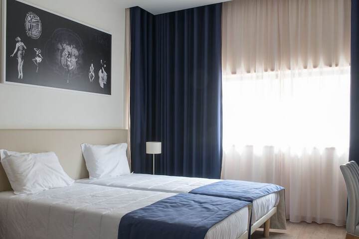 Room 4 of 49