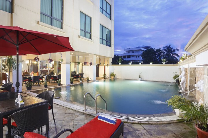 Pool Hotel
