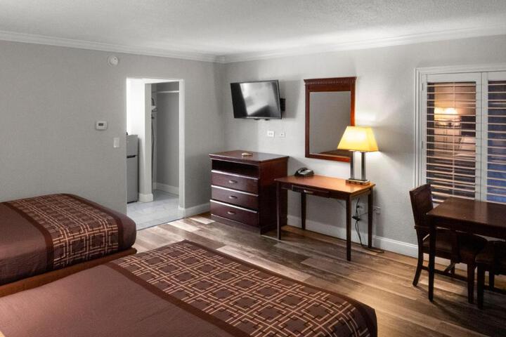 2 Double Beds (9 of 10)