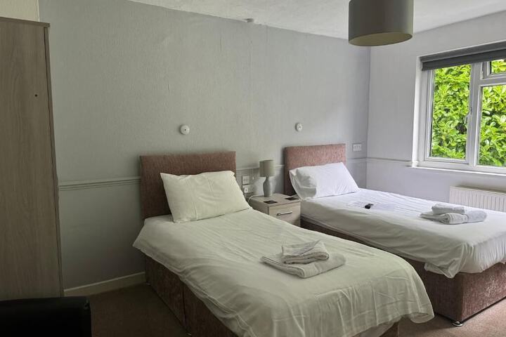 Room 4 of 32