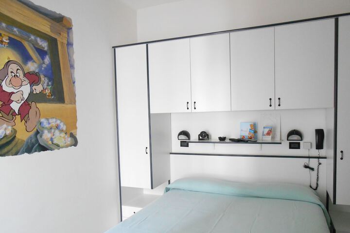 Room 12 of 36