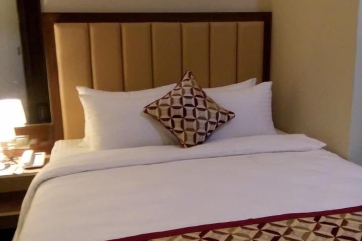 Room 11 of 39
