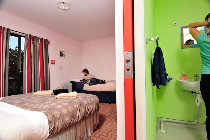 Room 6 of 42