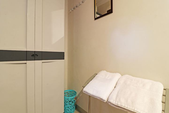 Room 10 of 25