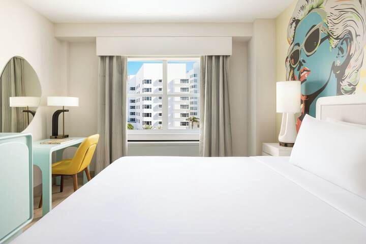 1 King Bed (7 of 9)