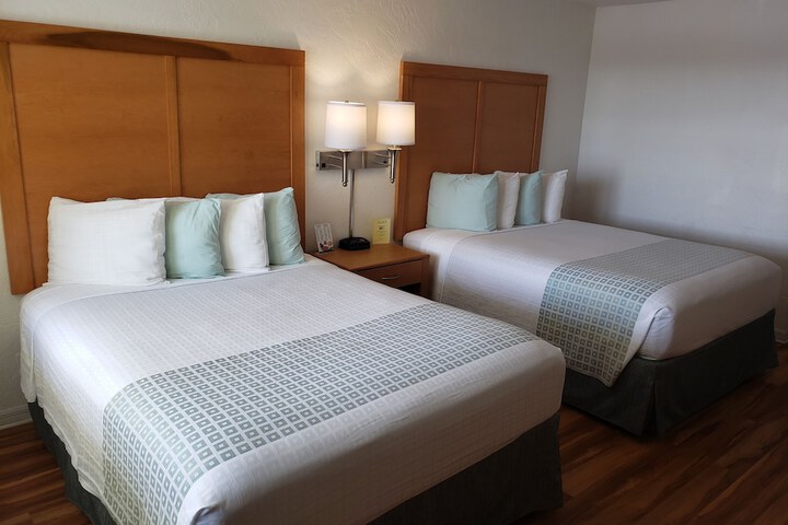 Room 2 of 33