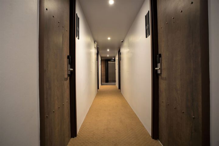 Ballroom/Hall 63 of 77
