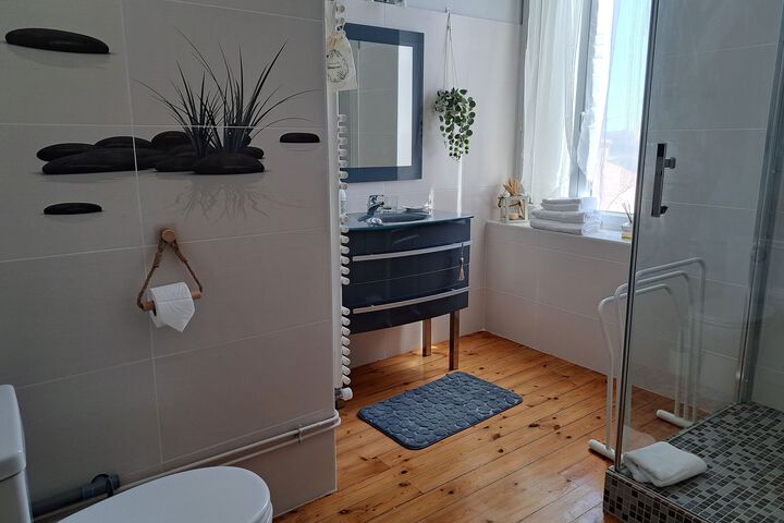 Room 4 of 25