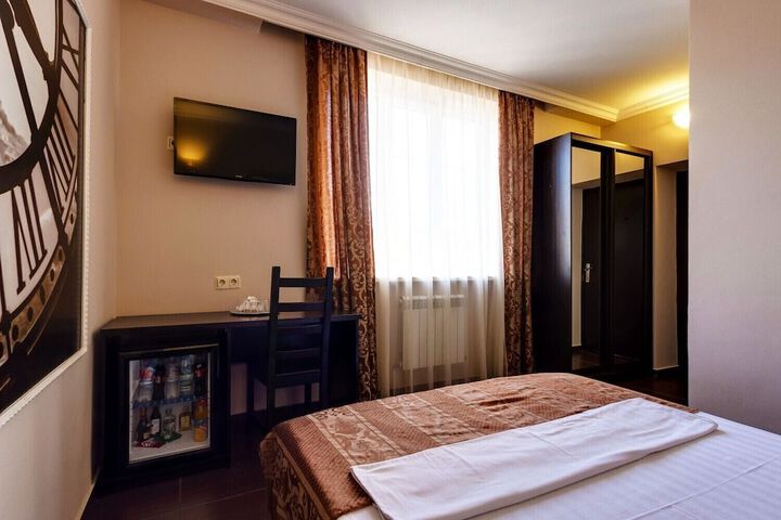 Room 9 of 20