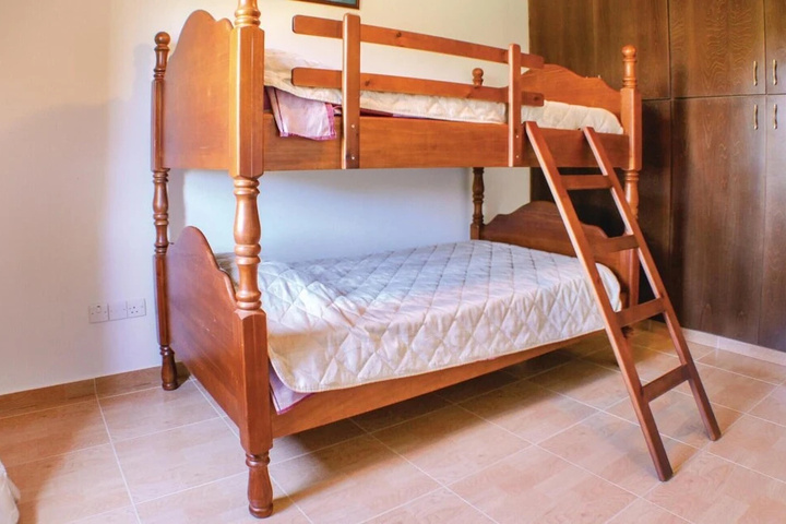 Beautiful Home in Maroni Lamaka With Wifi and 4 Bedrooms