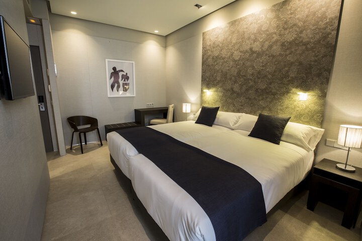 Room 12 of 34