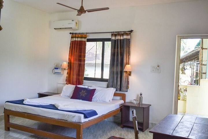 Room 4 of 37