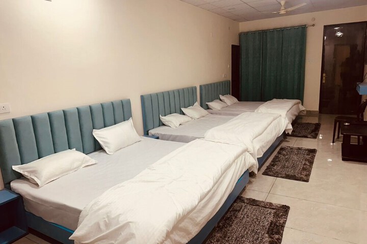 Room 10 of 15