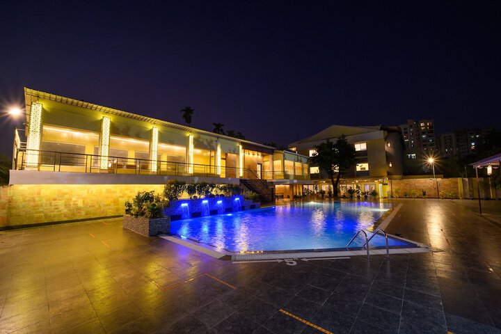 Pools & Facilities