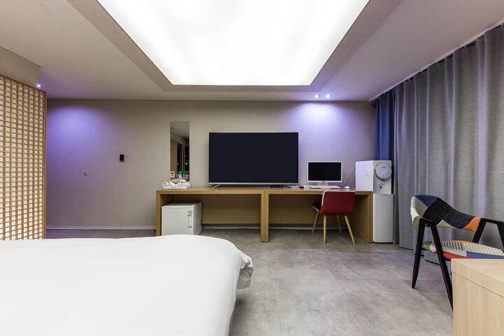 Room 44 of 120