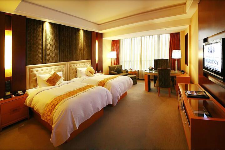Room 15 of 38