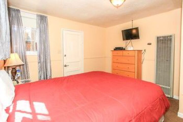 Room 4 of 14