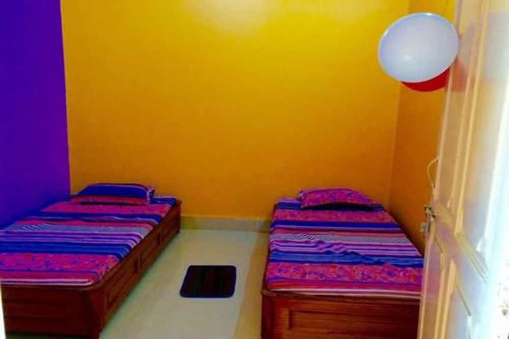 Room 2 of 10