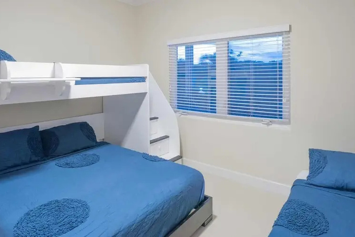 Room 6 of 19