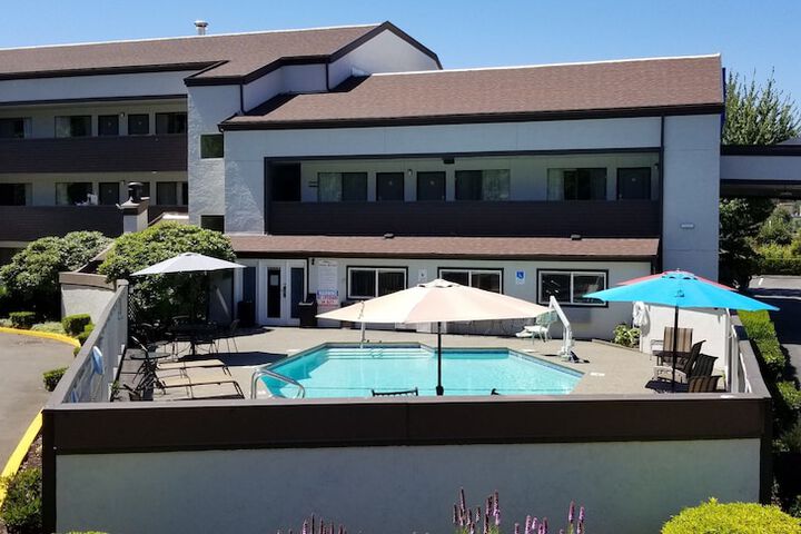 Pool 18 of 26