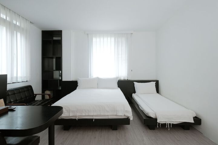 Room 10 of 92