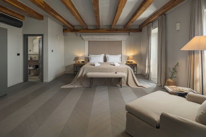 Room 3 of 38