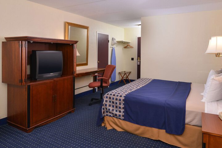 1 King Bed Balcony (6 of 10)