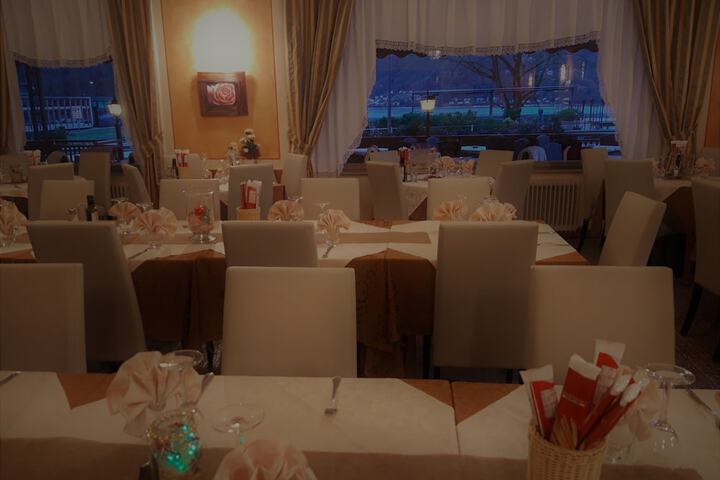 Dining 12 of 26