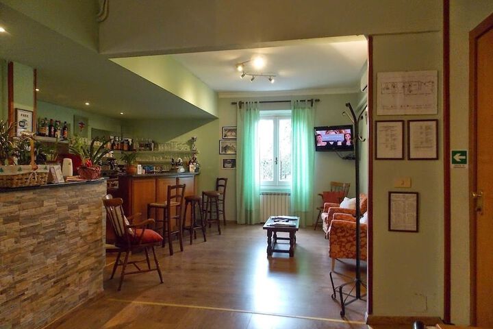 Lounge 50 of 65