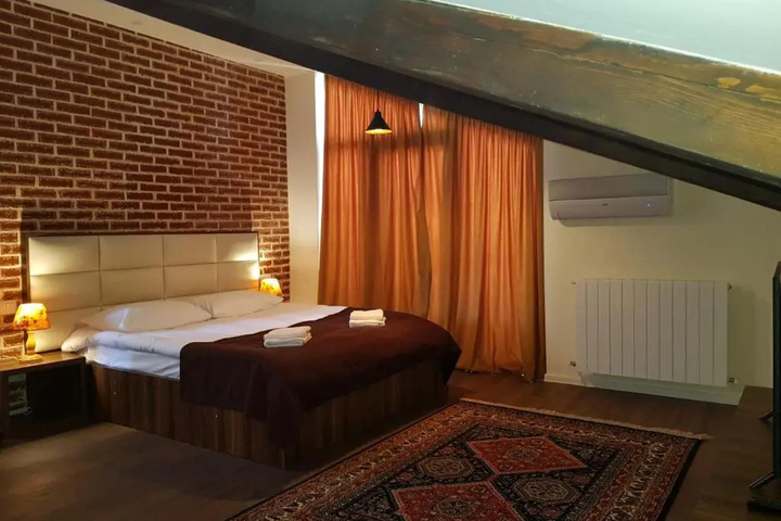 Room 2 of 12