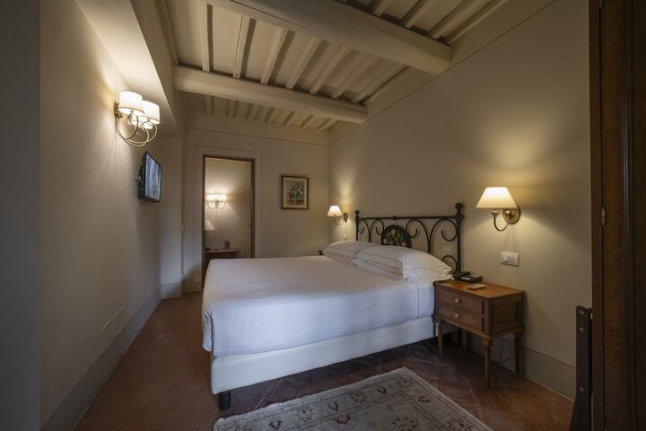 Room 6 of 70