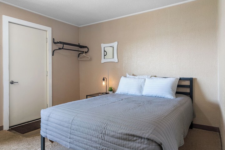 Room 26 of 154