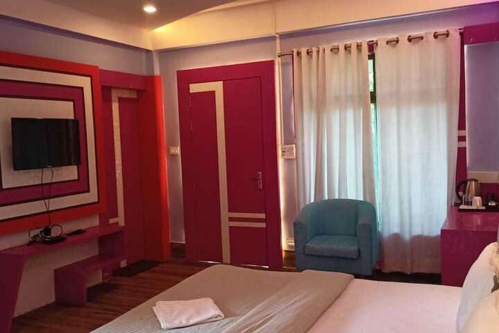 Room 6 of 34