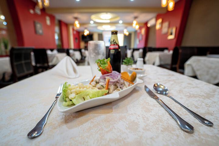 Dining 75 of 103