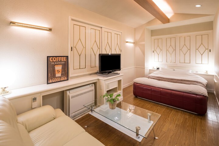 Room 8 of 26