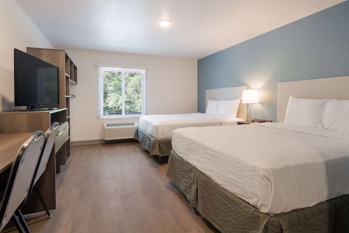 1 Queen Bed (11 of 18)
