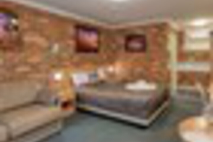 Room 14 of 99