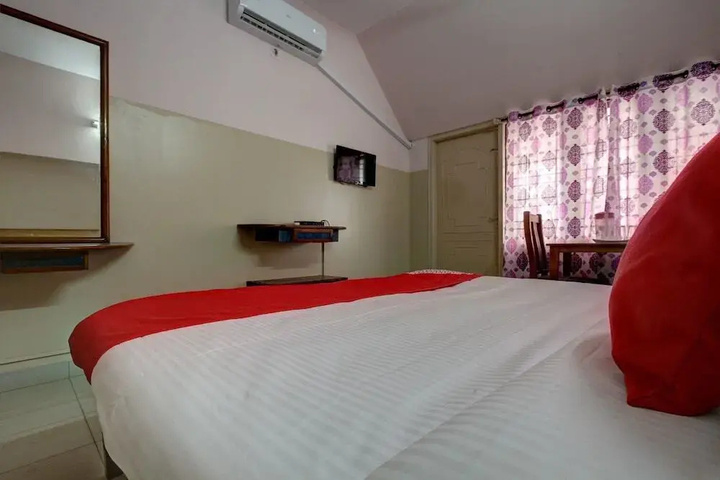Room 2 of 10
