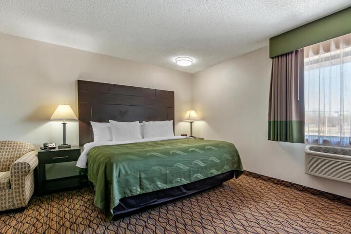 1 King Bed (7 of 17)