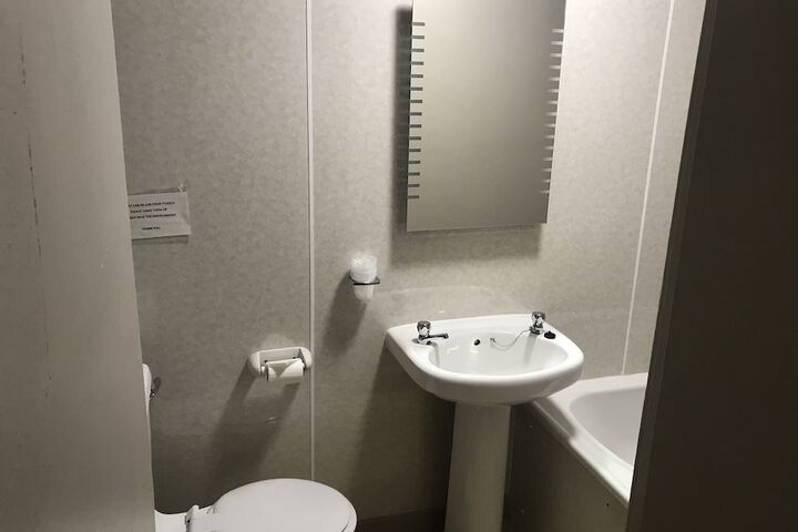 Room 25 of 38