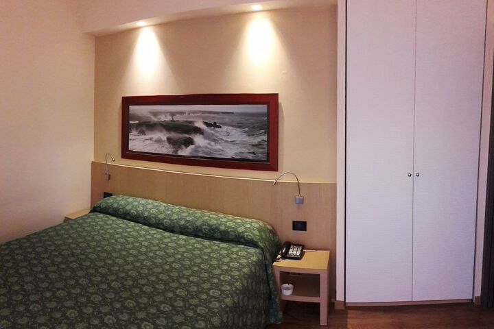 Room 14 of 78