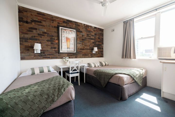 Room 3 of 28