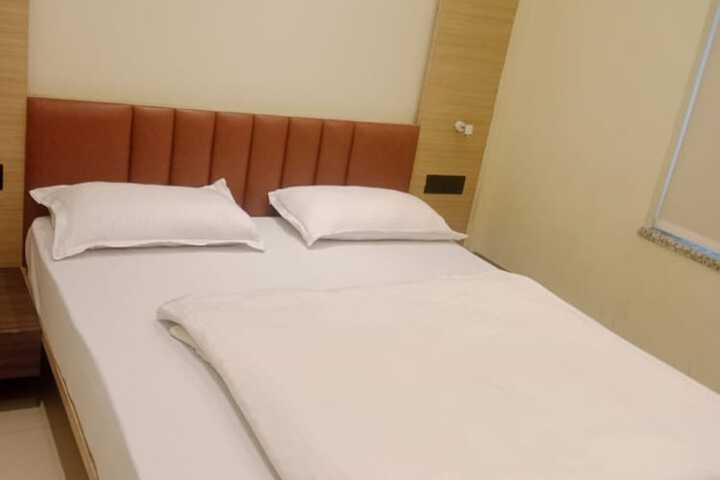 Room 11 of 17